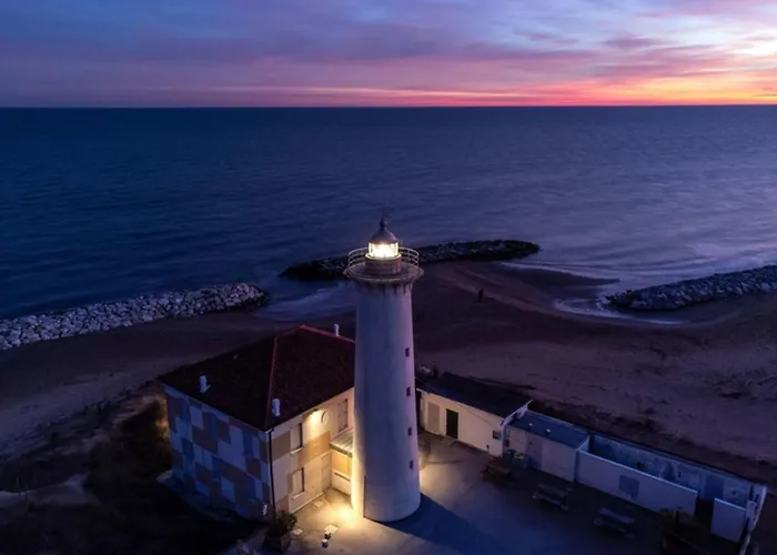 别墅 With Shared Pools *