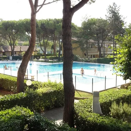 Вилла With Shared Pools