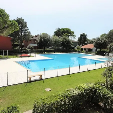 Вилла With Shared Pools *
