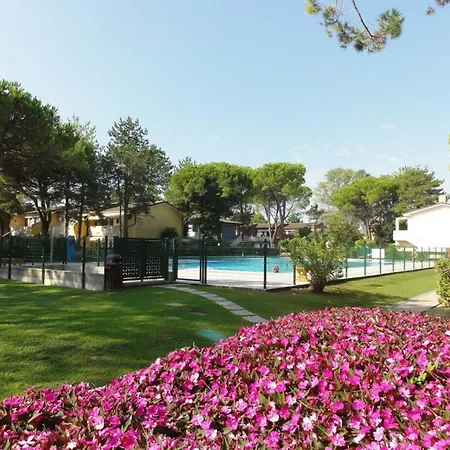 Вилла With Shared Pools Бибионе